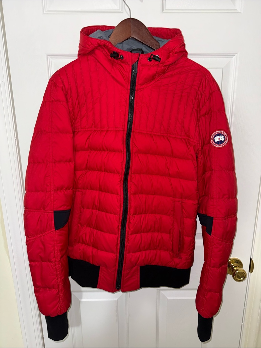 Canada Goose Mens Cabri Hoody, style 2208m, in red, size men’s Large